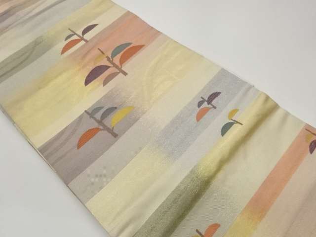 横段に木々模様織出し名古屋帯